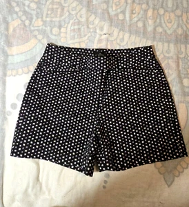White House Black Market Shorts, Gr. 4. Neu ohne Etikett - Bild 1 von 7