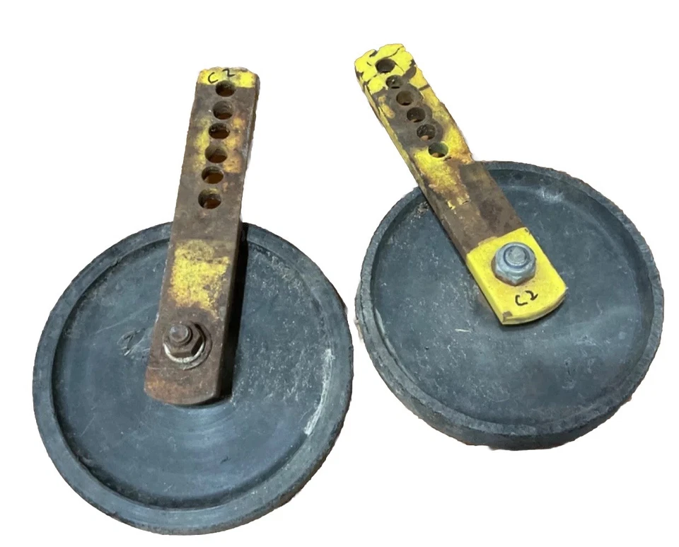 John Deere 170 175 180 185 260 265 285 318 46 Gauge Wheel Arm M91338 Pair - Image 1 of 4