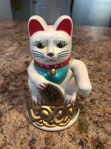 A White Beckoning Fortune Cat Japanese Oriental Battery Toy Home Decor US Seller - Picture 1 of 4