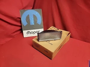 NOS MOPAR LH PARK SIGNAL LIGHT  4174200 - Picture 1 of 4