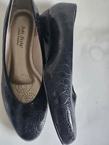 NEW - SOFT STYLE BY HUSH PUPPIES BLACK LOAFERS SZ. 8.5 EW - Picture 1 of 6
