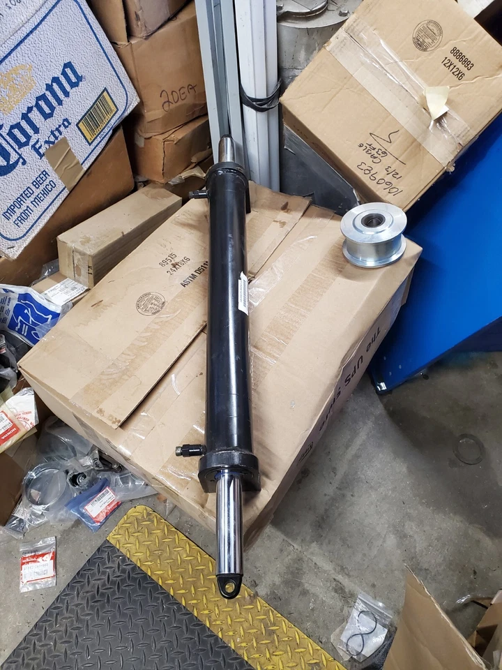 JLG GENUINE REPLACEMENT PARTS CYLINDER STEERING PART # 1001129268