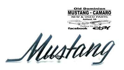 Emblema de script Mustang Fender 1969-1973 - Imagem 1 de 2