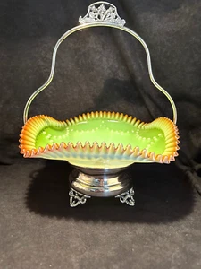 Antique Silver Plate and Ruffled Green Glass Brides Basket Made in Canada - Picture 1 of 13