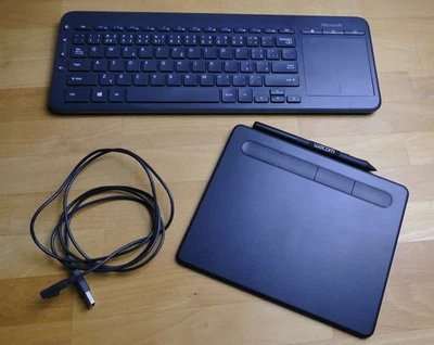 Microsoft All-in-One Media Wireless Keyboard (US Layout) + Wacom Intuos S Tablet - Bild 1 von 4