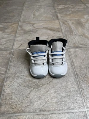 Air Jordan 11 ретро легенда синий 2024 TD обуви размер 4c белый 378040-104 подержанные - Изображение 1 из 4