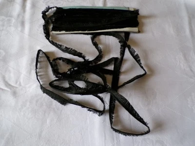 GALON ANCIEN NOIR FRANGES DEBUT 1900 : 10 m x 1,5 cm - Photo 1/3
