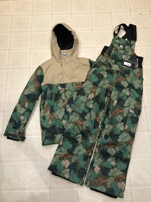 NUEVO CON ETIQUETAS DC Zapatos Snowboard Esquí Chaqueta Baberos de Nieve Pantalones de Nieve Niños Jóvenes XL 14 Foto 1 de 4
