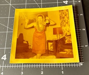 1950s Drunk Woman New Years Eve NYE Drinking Vintage COLOR Snapshot PHOTO - Picture 1 of 3