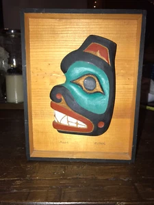 Targa vintage in cedro intagliato e dipinto Tlingit "orso" Ray Peck Juneau Alaska - Foto 1 di 12