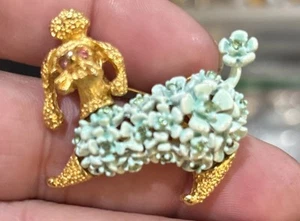 Vintage SAO Rhinestone Flower Poodle Dog Brooch Pink Eyes Green Flower Centers - Picture 1 of 6