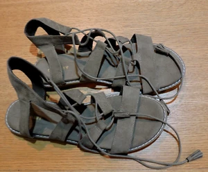 Old Navy Gladiator Army Green Strappy Lace Up Open Toe Flat Sandals Size 10 - Picture 1 of 4