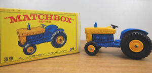 Matchbox Series 1-75 39C Ford Tractor Blau Gelb im guten Zustand mit OVP Box