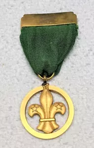 1950 BIRKS MEDAL OF MERIT Boy Scout Uniform Pinback Award Knot Emblem Gr. Ribbon - Picture 1 of 7