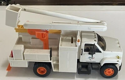 1:24 GMC Topkick Bucket Utility PGE Banco de Moedas Iluminado Promo DG Prod., com Chave - Imagem 1 de 4