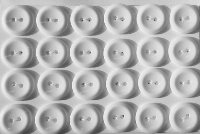 24 Stück Qualitäts Wäscheknöpfe Knöpfe Melaminharz 18 mm Knöpfe weiß - Bild 1 von 1