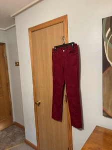 Pantalones de mezclilla de tiro bajo de pierna ajustada rojos lisos talla 4R de White House Black Market - Usados en Excelente Condición - Imagen 1 de 4