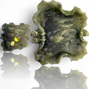 An old hand carved natural green jade ashtray with dice  - Picture 1 of 3