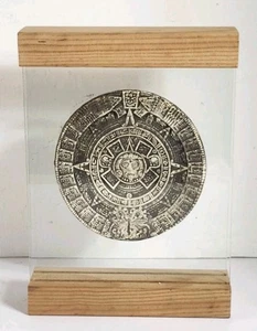 Azteken Replik Kalender Souvenier im Glaskasten 7,5Hx5,5Bx1,5T Holzsockel 2006 - Bild 1 von 8