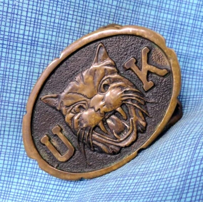 UK Kentucky Wildcats Bronze Belt Buckle 1970s NCAA Fanwear Vtg Rams Horn .QRT763 - Image 1 of 4
