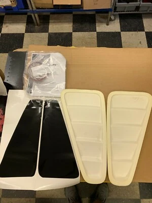 Juego de persianas Mustang 2005-09 cuarto ventana, carbono 3D 691014, sin pintar Foto 1 de 4