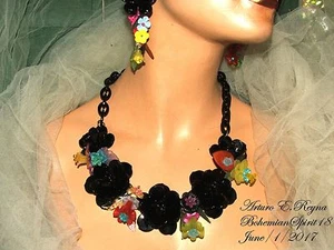 ARTURO E.REYNA PLASTIC LUCITE FLOWERS MULTI COLOR CHARMS NECKLACE SET - Picture 1 of 10
