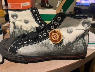 PF Flyers Talla 12 Clásico Colaboración X Artista Justin Bua #393/1008 Edición Limitada 04 Lanzamiento  Foto 1 de 4