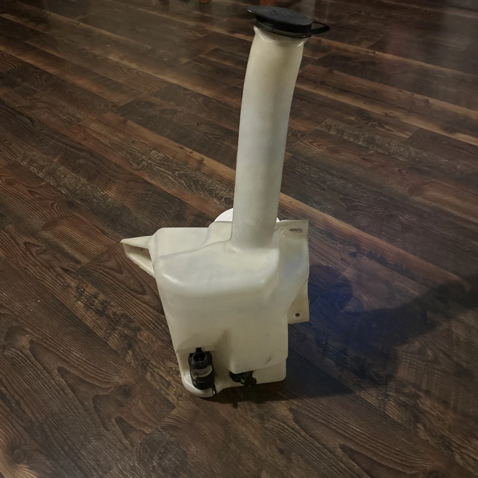 Oldsmobile Aurora, Buick Lesabre 2000-2005 depósito de líquido de lavadora con motor.  Foto 1 de 4