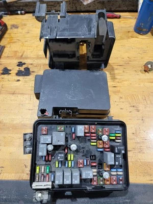 2011 GMC Terrain Equinox 熔断器盒继电器控制模块 P:20899629 原始设备制造商! — 第 1/4 张图片