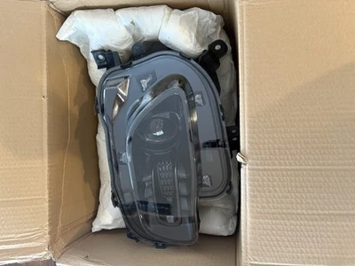 Faro halógeno izquierdo del lado del conductor Jeep Cherokee 2016-2018 con bombilla negro OEM Foto 1 de 4