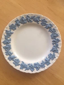Wedgwood Barlaston Embossed Queensware Salad or Bread Plate 6 1/4" Shell Edge - Picture 1 of 5