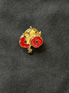 Royal Canadian Legion Poppies Lapel Pin - Picture 1 of 1