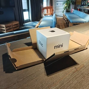 Apple M4 Mac Mini Desktop 256GB 16 GB RAM Silver - Afbeelding 1 van 7