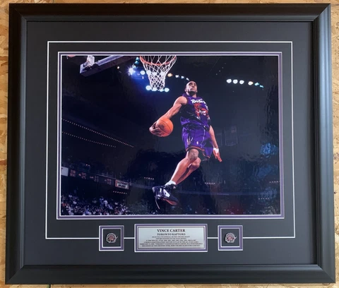 Toronto Raptors Vince Carter Cradle Dunk 16x20 Picture Framed With Pins Plaque Cover