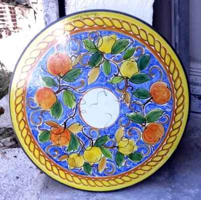 Tavolo in pietra lavica dipinto a mano. - Immagine 1 di 4