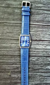 Reloj de colección plateado azul satinado esfera romana correa de cuero azul para hombre tanque barril - Imagen 1 de 5