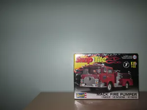 Revell Mack Fire Pumper Snap Tite 1:32 Model Kit Skill Level 1 year made 2012 - Picture 1 of 4