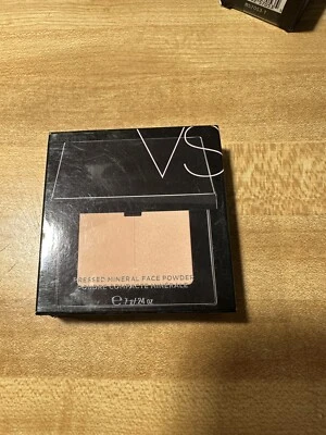 Victoria’s Secret VS pó facial mineral prensado sombra média 20 - Imagem 1 de 4