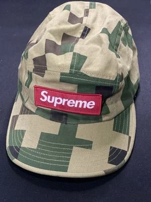 Gorra Supreme Military Camp (FW20) Olive Digi Camo Foto 1 de 4