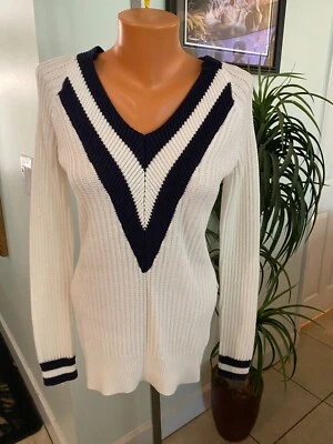 Venus sweater size xs but could fit small or medium - Image 1 of 4