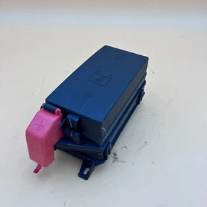 2008-2011 Cadillac DTS / Buick Lucerne Engine Control Relay Fuse Box - Picture 1 of 4