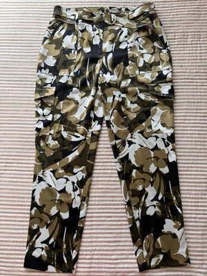 Pantalones CHICO'S Talla 0.5 (6) Satén Camuflaje-Floral Carga Tobillo Cinturón Oficina Moderno Boho Foto 1 de 4