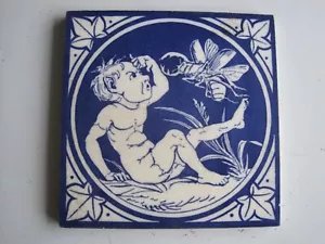 ORIGINAL ANTIKE MINTONS ELFENSERIE FLIESE - ELFE VON GEFLÜGELTEM INSEKT ANGEGRIFFEN UM 1875 - Bild 1 von 2