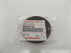 Kawasaki 2000-2013 Mule Engine Cover Oil Seal 92049-0105 New OEM - Bild 1 von 3