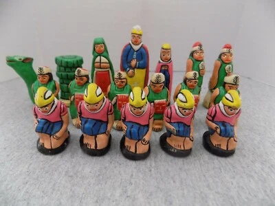 18 Vintage Ceramic Chess Pieces South American? Inca v Spanish? Green Llama  - Image 1 of 4