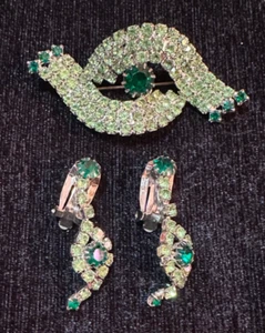 Gorgeous Vintage Green Rhinestone Brooch & Matching Clip Earrings - Picture 1 of 6