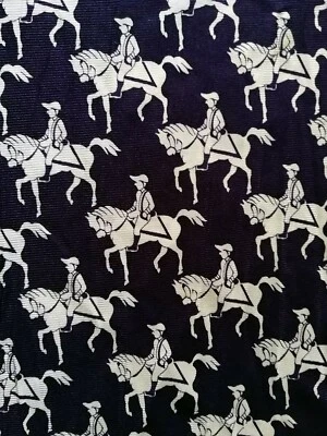 Tissu lycra extensible violet bidirectionnel avec motif cheval et cavalier | 1 m L, 44" W - Photo 1/3
