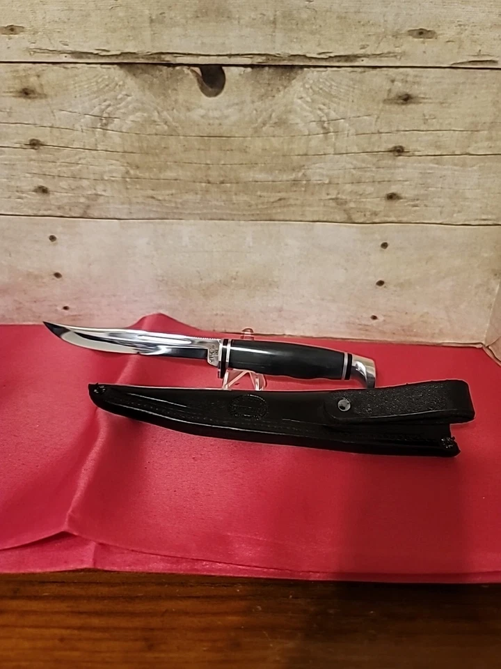 1981 Case XX 216-5 Black Hunting Knife With Custom Sheath, Awesome Condition!  - Image 1 of 4