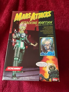 SCREAMIN MARS ATTACKS ATTACKING MARTIAN MODEL KIT UNMADE IN HIGH GRADE BOX - Picture 1 of 7