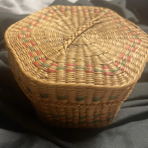 Vintage  Native  American Style Woven   Hexagonal  Box - Basket w/lid opens ⬆️ Cover
